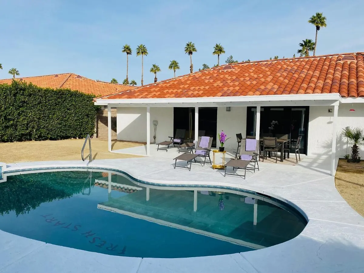 Holiday home Tranquil Palm Springs Villa, Saltwater Pool, Magical View, Minutes To Downtown, Sleeps 8