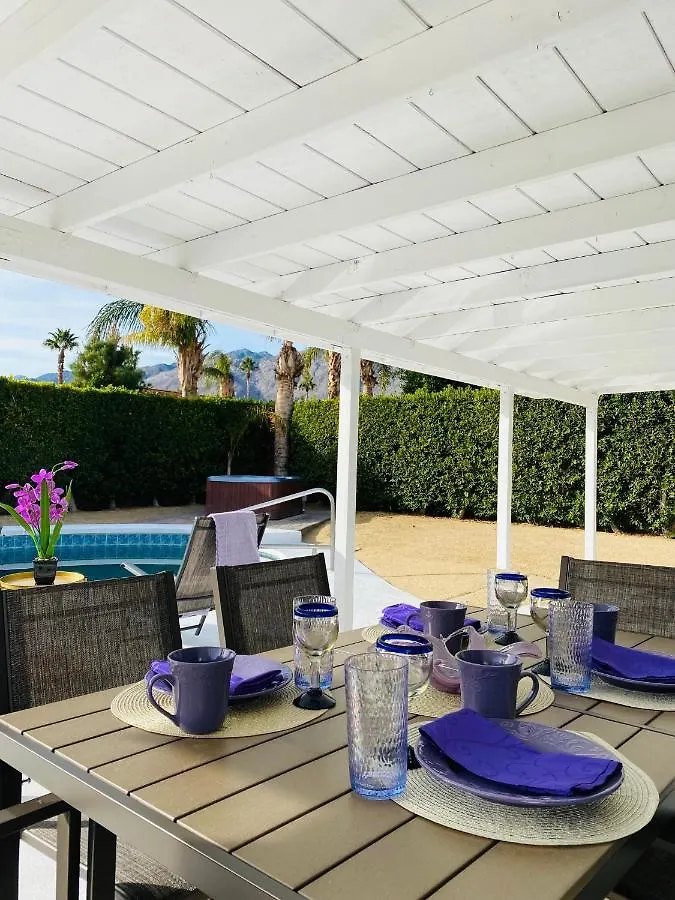 Holiday home Tranquil Palm Springs Villa, Saltwater Pool, Magical View, Minutes To Downtown, Sleeps 8