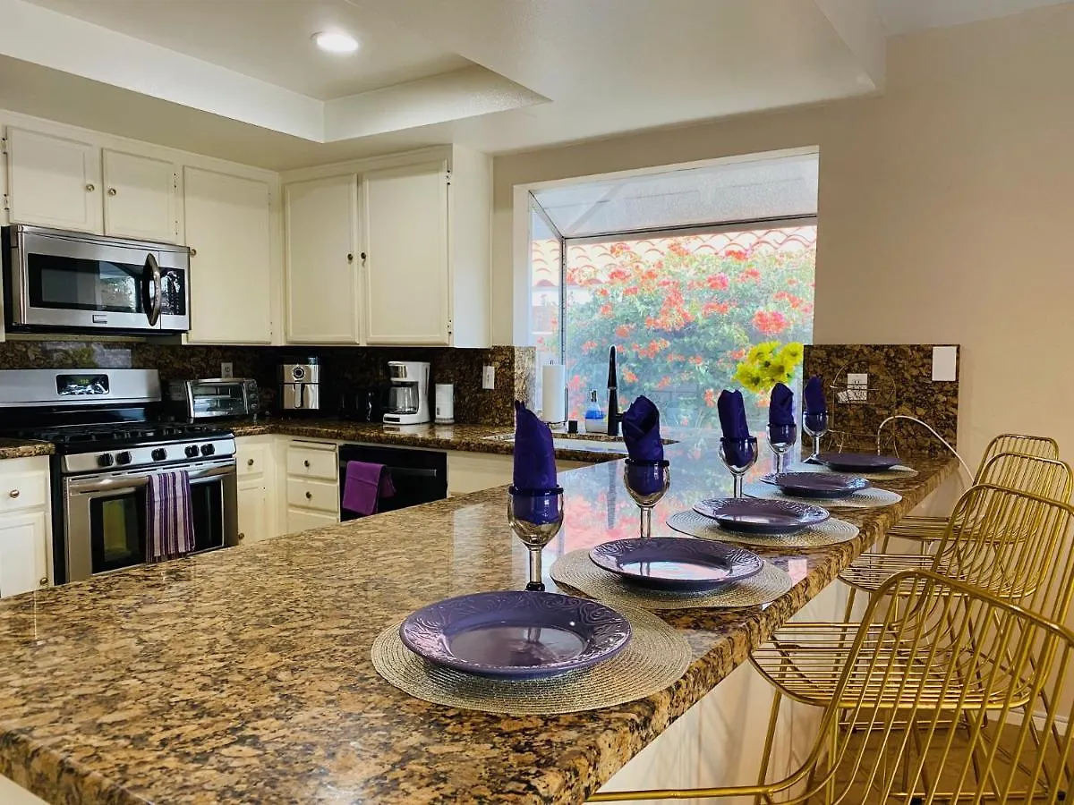 Tranquil Palm Springs Villa, Saltwater Pool, Magical View, Minutes To Downtown, Sleeps 8