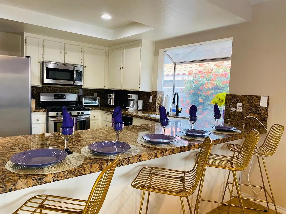 Tranquil Palm Springs Villa, Saltwater Pool, Magical View, Minutes To Downtown, Sleeps 8