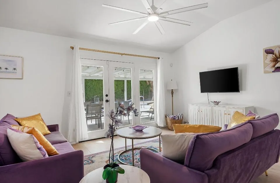 Tranquil Palm Springs Villa, Saltwater Pool, Magical View, Minutes To Downtown, Sleeps 8 Holiday home