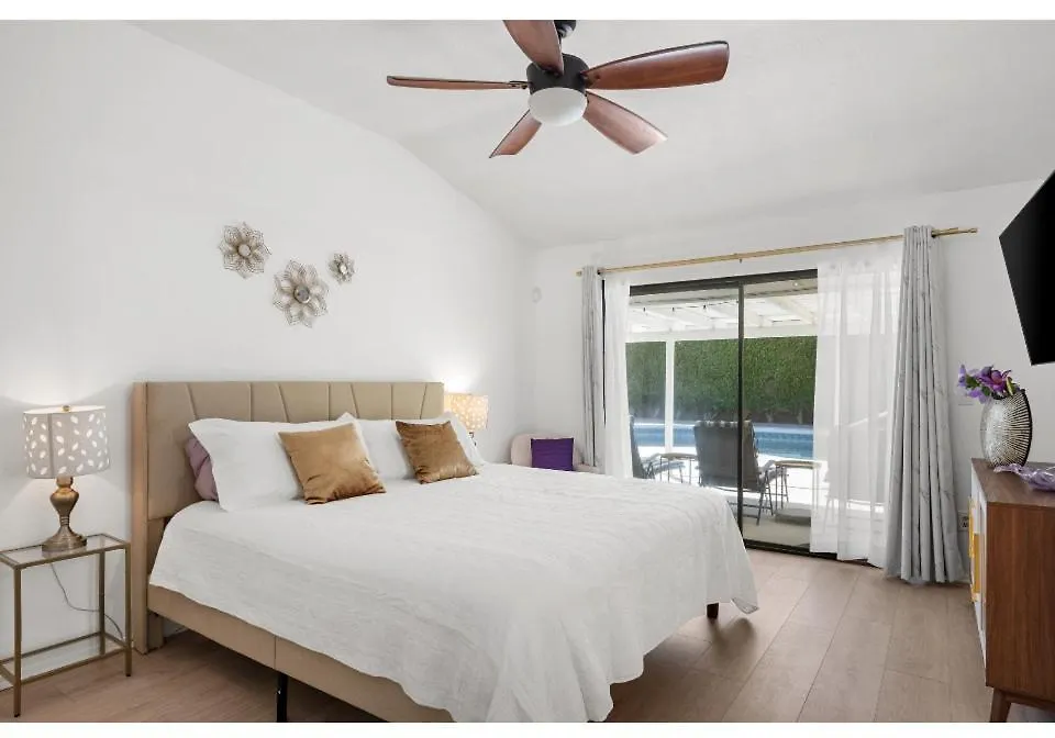 Tranquil Palm Springs Villa, Saltwater Pool, Magical View, Minutes To Downtown, Sleeps 8 0*,  United States