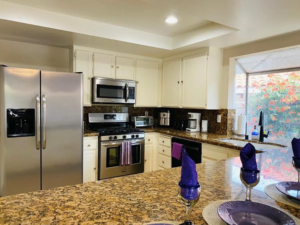 Tranquil Palm Springs Villa, Saltwater Pool, Magical View, Minutes To Downtown, Sleeps 8